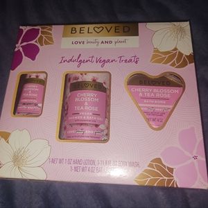 NWT! LOVE, BEAUTY, PLANET Bath & Body Set (Cherry Blossom & Tea Rose)